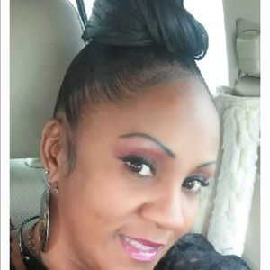 Meet your Posher, Simona